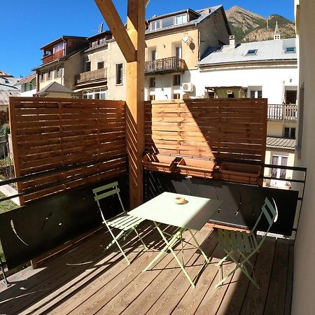 Maison Neuve Proche De Barcelonnette 柔基耶 外观 照片