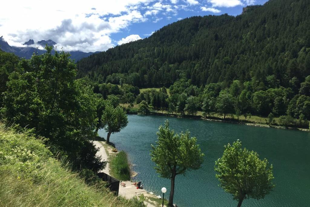 Maison Neuve Proche De Barcelonnette 柔基耶 外观 照片