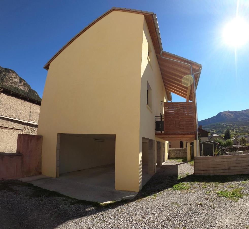 Maison Neuve Proche De Barcelonnette 柔基耶 外观 照片