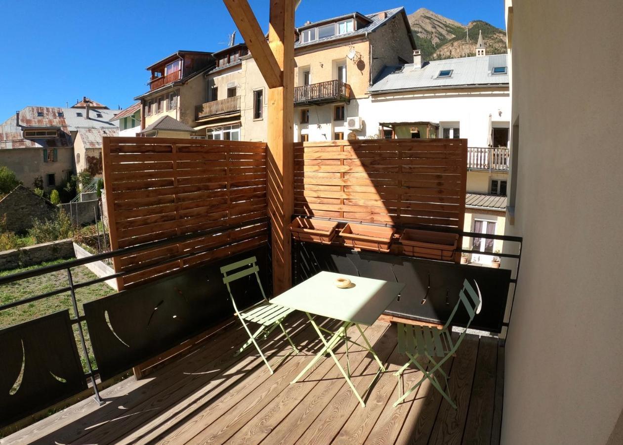 Maison Neuve Proche De Barcelonnette 柔基耶 外观 照片