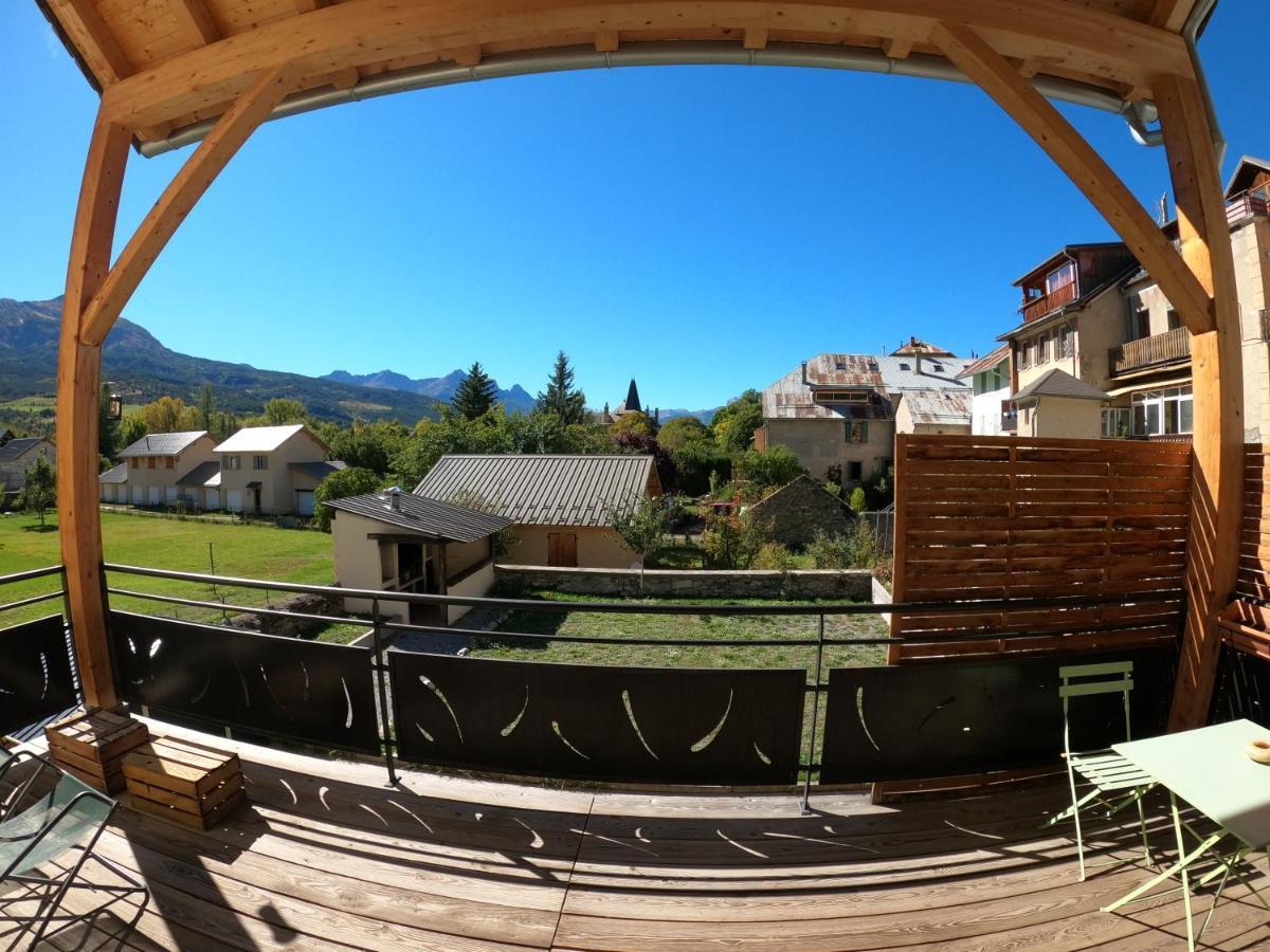Maison Neuve Proche De Barcelonnette 柔基耶 外观 照片